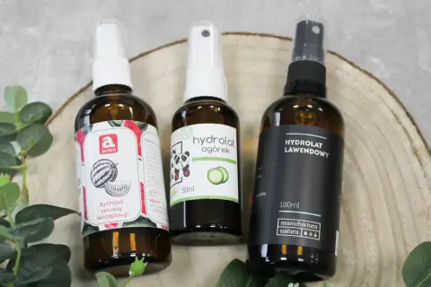 Jaki hydrolat do cery trądzikowej? Odkryj skuteczne rozwiązania