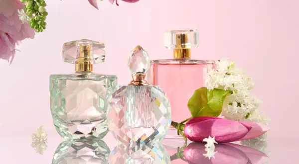 Co jest mocniejsze: woda toaletowa czy perfumowana? Sprawdź różnice!