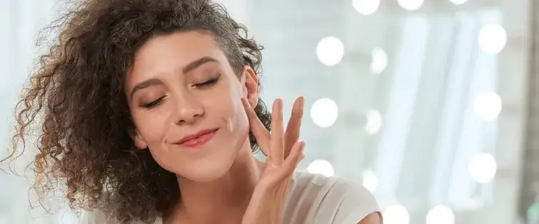 Zdjęcie Czy serum do twarzy się zmywa? Odkryj prawdę o jego stosowaniu