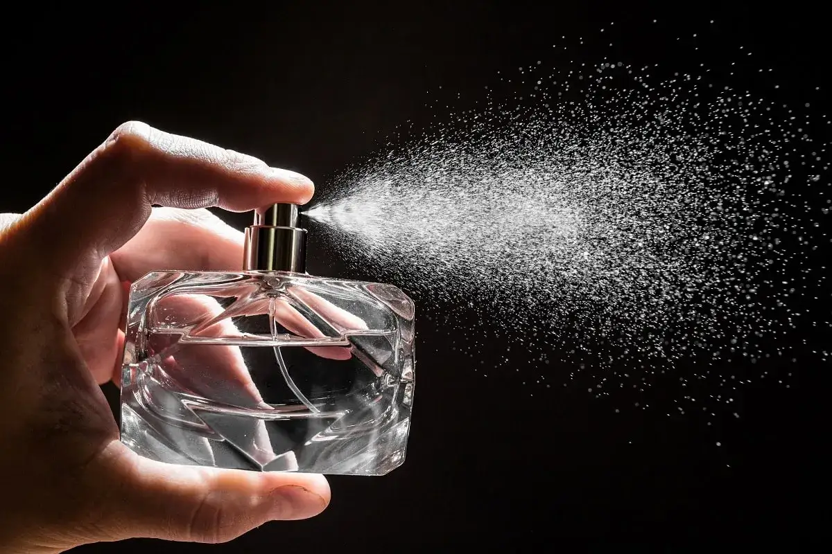 Zdjęcie Czym różni się woda toaletowa od perfum? Odkryj kluczowe różnice