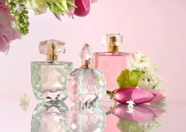 Co jest mocniejsze: woda toaletowa czy perfumowana? Sprawdź różnice!